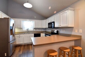 5527 Raintree Ridge in Jeffersonville, IN - Building Photo - Building Photo