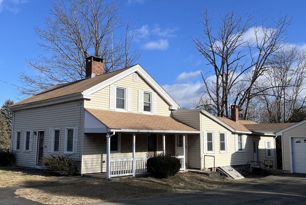 584 Atkins St in Middletown, CT - Building Photo