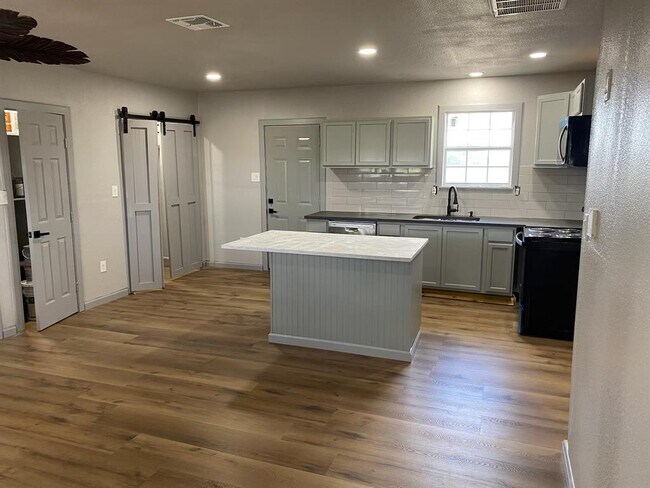 127 Clearview Dr in Bastrop, TX - Building Photo - Building Photo