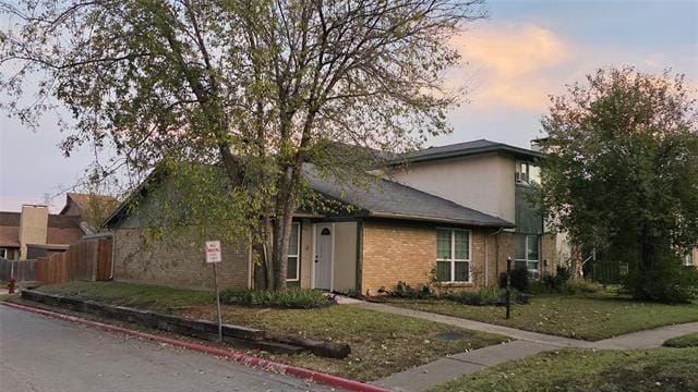 1402 S Carrier Pkwy in Grand Prairie, TX - Building Photo - Building Photo