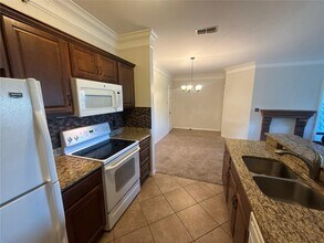 5463 Vineland Rd in Orlando, FL - Building Photo - Building Photo