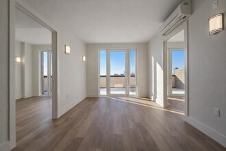 91 Bruckner Blvd in Bronx, NY - Foto de edificio - Building Photo