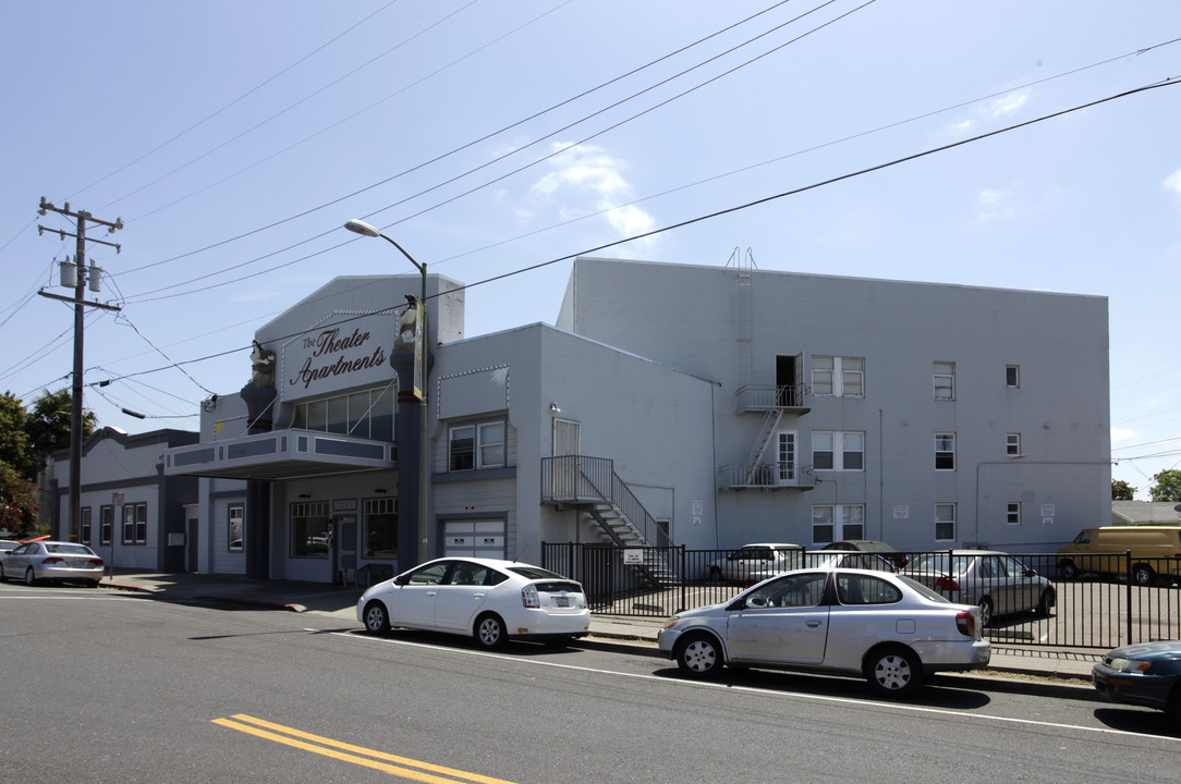 Theater Apartments in Oakland, CA - Foto de edificio