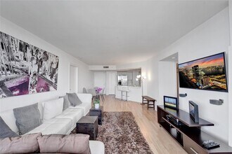 1900 Sunset Harbour Dr in Miami Beach, FL - Building Photo - Building Photo