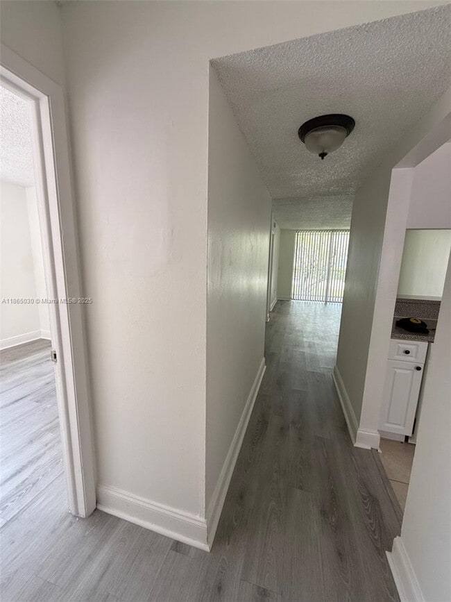 19729 SW 114th Ave in Miami, FL - Building Photo - Building Photo