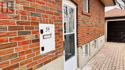 39 Graylee Ave in Toronto, ON - Building Photo - Building Photo
