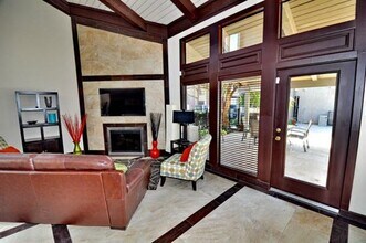 6910 Skillman St in Dallas, TX - Building Photo - Building Photo
