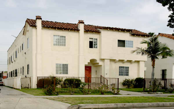 1103 W 64th St in Los Angeles, CA - Building Photo