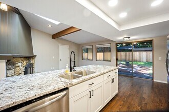 22201 NE 2nd St in Sammamish, WA - Building Photo - Building Photo