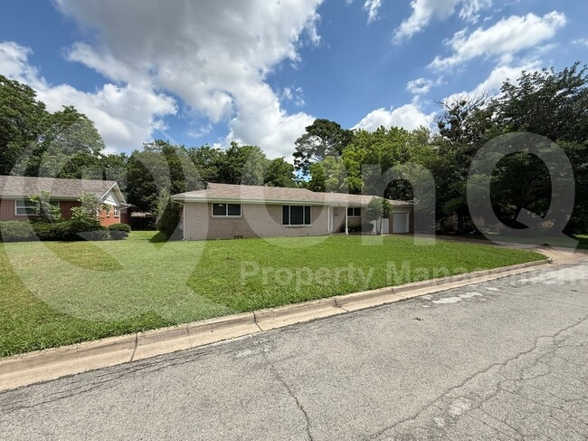 1511 University Dr in Arlington, TX - Building Photo - Building Photo