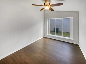 1746 Whiteoak Dr in Garland, TX - Foto de edificio - Building Photo