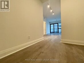 2 Erskine Rd in Mississauga, ON - Building Photo - Building Photo