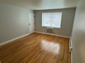 378 Park Rd, Unit B1 in West Hartford, CT - Building Photo