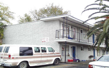 Sunset Valley Apartments in Houston, TX - Building Photo - Building Photo