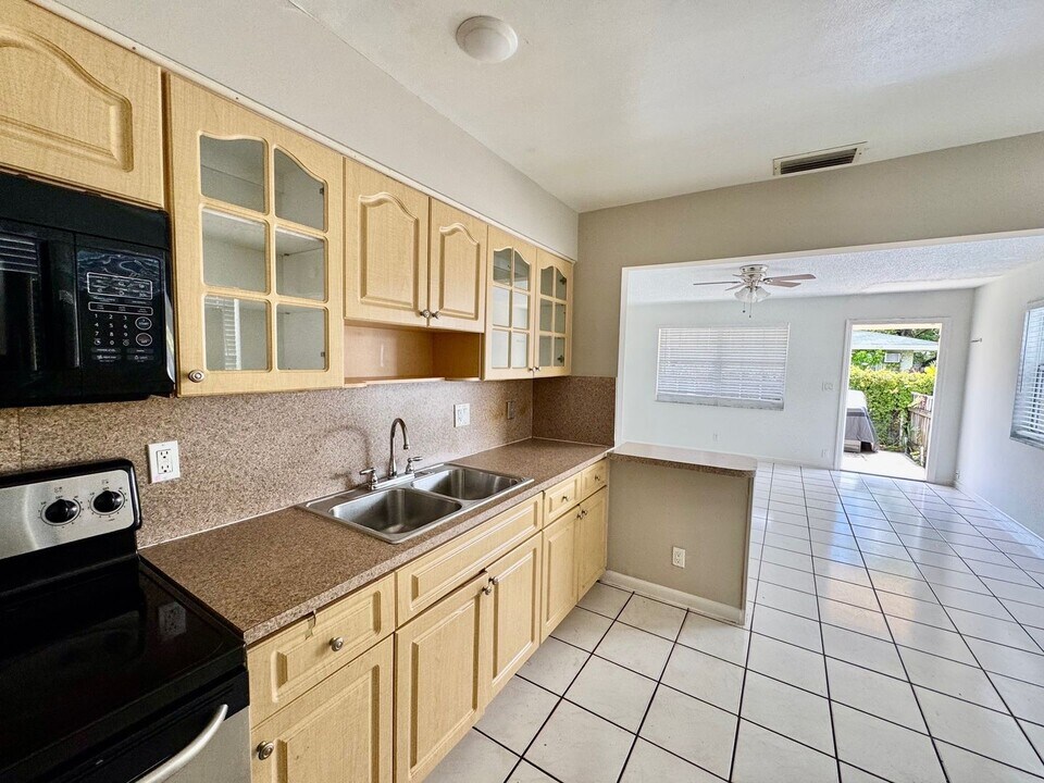 718-720-720 SW 7th St in Hallandale Beach, FL - Building Photo