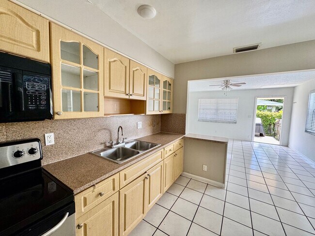 718-720-720 SW 7th St