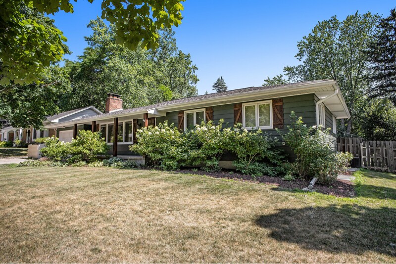 2687 Teri Terrace in East Lansing, MI - Building Photo