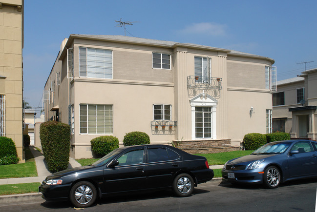 127 N Sweetzer Ave in West Hollywood, CA - Building Photo - Building Photo