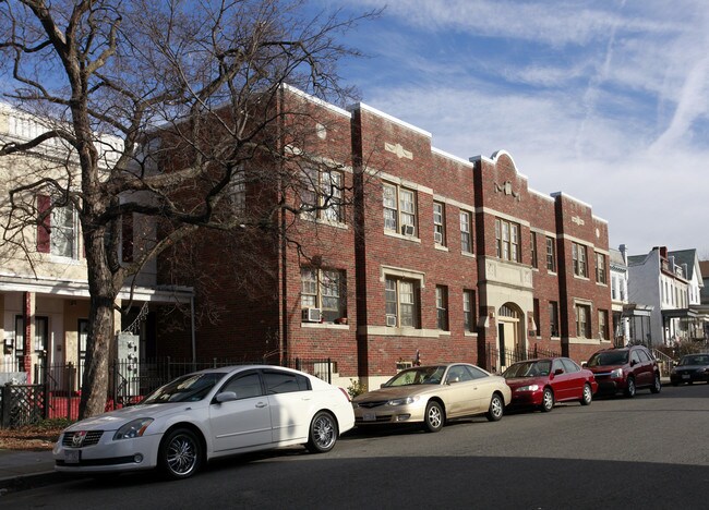 601 Park Rd NW in Washington, DC - Foto de edificio - Building Photo