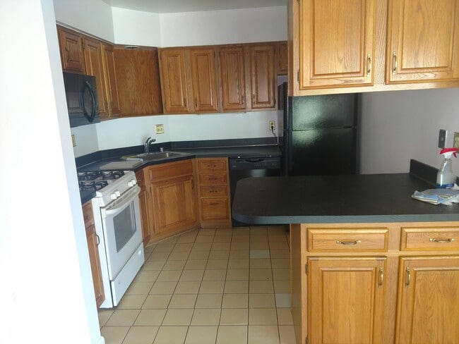 3535 Chevy Chase Lake Dr, Unit Hamlet House in Chevy Chase, MD - Building Photo - Building Photo