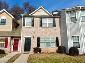 8330 Oakley Cir in Union City, GA - Building Photo
