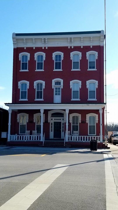 Gold Dust Historic Residences in Fredonia, KS - Building Photo