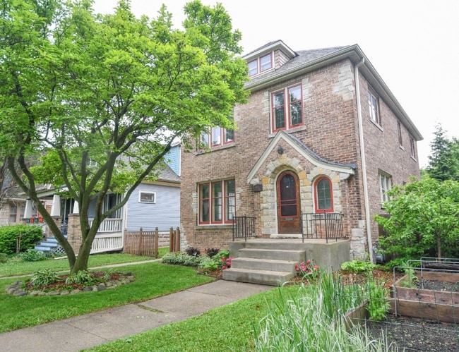 3151 S Quincy Ave