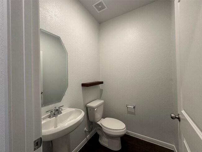 property at 1052 Laguna Cv Dr