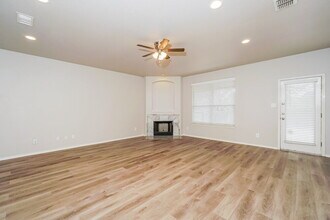 342 Soaring Breeze in San Antonio, TX - Building Photo - Building Photo