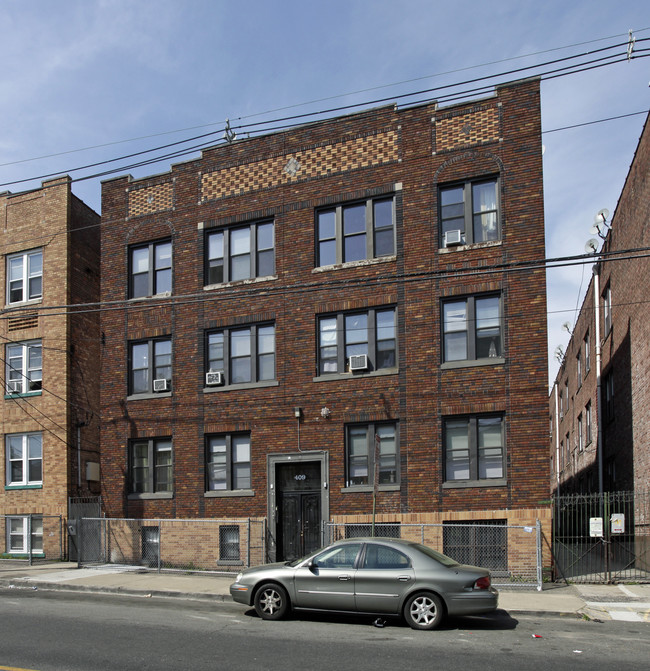 409 N 10th Ave in Paterson, NJ - Foto de edificio - Building Photo