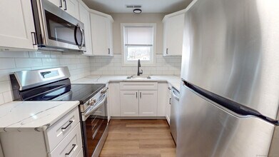 571 Center St in Wallingford, CT - Building Photo - Building Photo