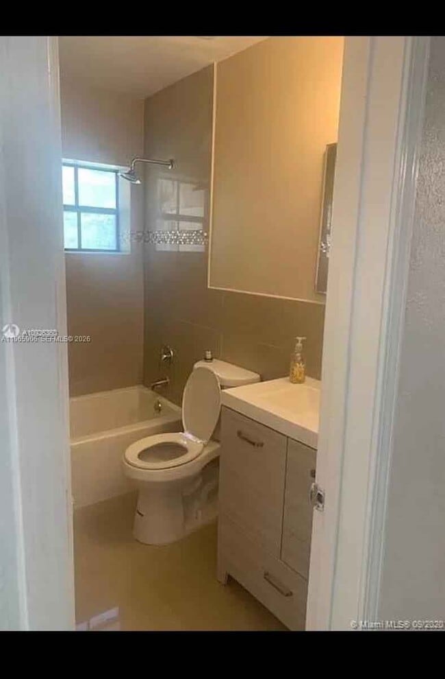 1501 NW 174th St in Miami, FL - Foto de edificio - Building Photo