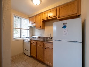 Brentwood Manor in Pittsburgh, PA - Foto de edificio - Building Photo