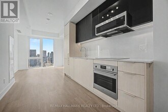 308 Jarvis St in Toronto, ON - Building Photo - Building Photo