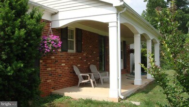 39 Sharp Rock Rd in Sperryville, VA - Building Photo - Building Photo