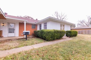 1227 Ector St in Denton, TX - Building Photo