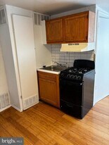 920 S 12th St in Philadelphia, PA - Building Photo