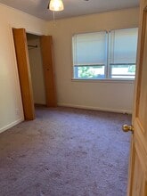 1562 Jones Dr in Ann Arbor, MI - Building Photo - Building Photo