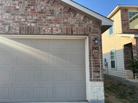 242 Elderberry in New Braunfels, TX - Foto de edificio - Building Photo