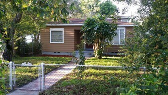 4560 9th Ave N in St. Petersburg, FL - Building Photo