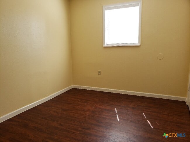 property at 1706 N Interstate 35
