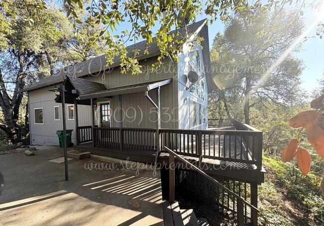 21880 Phoenix Lake Rd in Sonora, CA - Building Photo - Building Photo