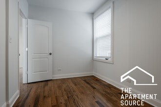 2315 N Rockwell St, Unit 2 in Chicago, IL - Foto de edificio - Building Photo