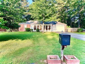 4754 Winthrop Dr in College Park, GA - Building Photo