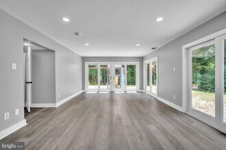 13205 Lee Hwy in Fairfax, VA - Building Photo - Building Photo