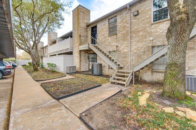 10729 Braes Bend Dr in Houston, TX - Building Photo - Building Photo