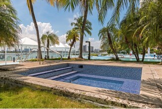1000 West Dr in Miami Beach, FL - Building Photo - Building Photo