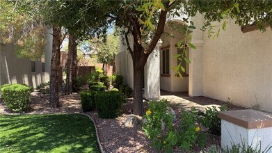 10512 Galleon Peak Ln in Las Vegas, NV - Building Photo - Building Photo