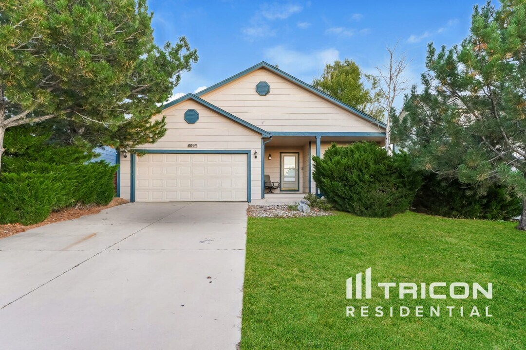 8095 Oliver Rd in Peyton, CO - Foto de edificio