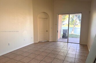 3725 NE 23rd Ct in Homestead, FL - Foto de edificio - Building Photo